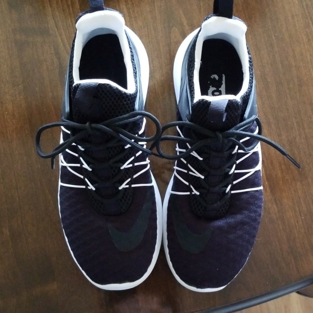 Nike Tennis Shoes